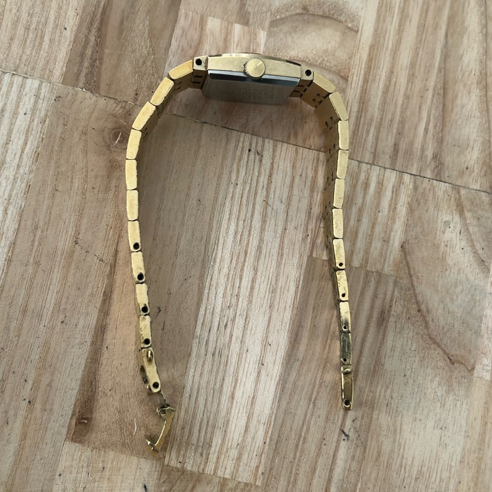 Seiko Rare Vintage Mechanical Winding Ladies Watch Gold Tone Bracelet Red Dial - Picture 8 of 15